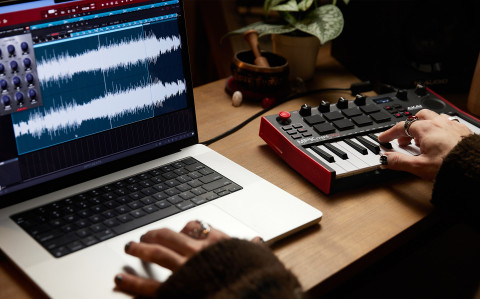 AKAI MPK MINI PLAY 3 - Mini klawiatura sterująca - Galeria zdjęcie 9