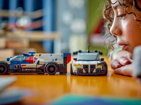 LEGO Speed Champions 76922 Samochody wyścigowe BMW M4 GT3 & BMW M Hybrid V8 - Galeria zdjęcie 10