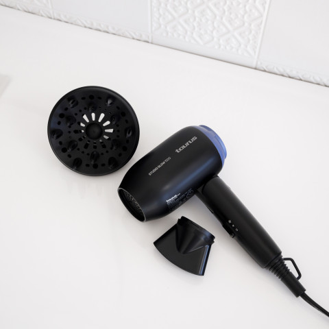 Ultralekka suszarka turystyczna Taurus Studio Glow 1400W - Galeria zdjęcie 2