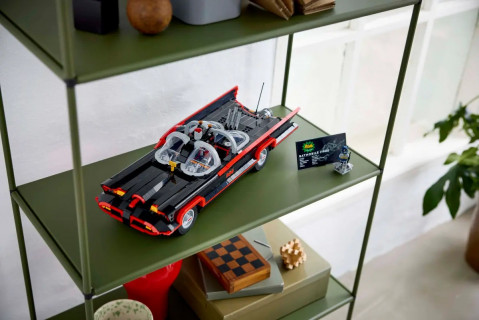 LEGO Batman 76328 The Classic TV Series Batmobile - Galeria zdjęcie 10
