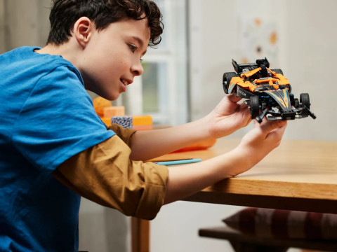 LEGO Technic 42169 NEOM McLaren Formula E Race Car - Galeria zdjęcie 9