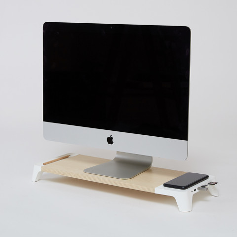 POUT Eyes8 – Podstawka pod monitor w kolorze białym z funkcją szybkiego i bezprzewodowego ładowania. Wielofunkcyjne rozwiązanie 3-w-1, które łączy ergonomię pracy z wygodą ładowania urządzeń mobilnych. - Galeria zdjęcie 4