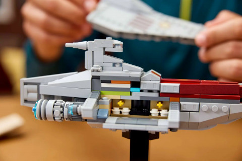 LEGO STAR WARS 75404 Krążownik szturmowy typu Acclamator - Galeria zdjęcie 10