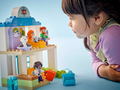 LEGO DUPLO TOWN 10449 Pierwszy raz: Wizyta u lekarza - Galeria zdjęcie 7