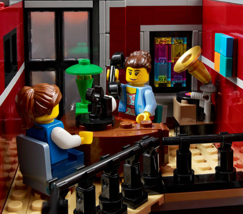 LEGO Icons 10312 Klub Jazzowy - Galeria zdjęcie 12