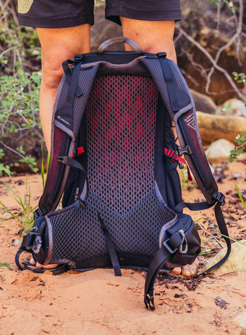 Plecak trekkingowy Gregory Zulu 20 LT - Volcanic black - Galeria zdjęcie 4