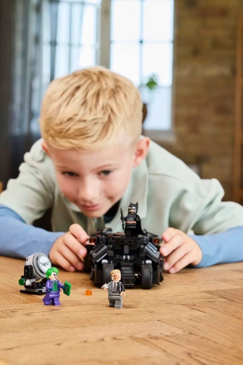 LEGO DC SUPER HEROES 76303 Tumbler Batmana kontra Dwie Twarze i Joker - Galeria zdjęcie 8