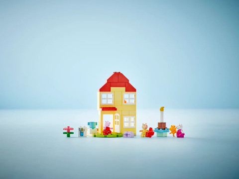 LEGO Peppa Pig 10433 Urodzinowy domek Peppy - Galeria zdjęcie 8