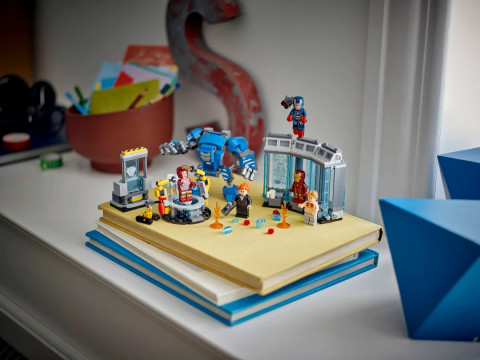 LEGO Marvel Super Heroes 76315 Laboratorium Iron Mana: Zbrojownia - Galeria zdjęcie 11