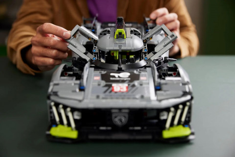 LEGO Technic 42156 PEUGEOT 9X8 24H Le Mans Hybrid - Galeria zdjęcie 6