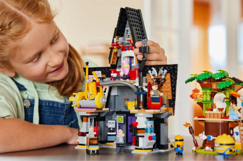 LEGO Minions 75583 Rodzinna rezydencja Gru i minionków - Galeria zdjęcie 9