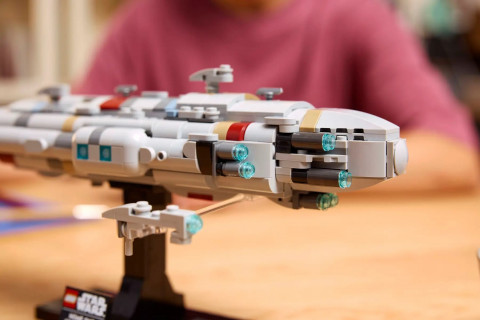LEGO STAR WARS 75405 Krążownik typu Home One - Galeria zdjęcie 8