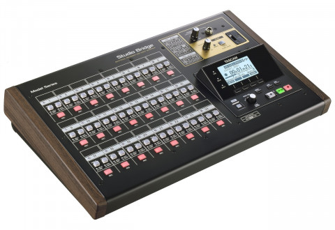 Tascam Studio Bridge - 24-ścieżkowy rejestrator dźwięku / interfejs audio/MIDI - Galeria zdjęcie 3