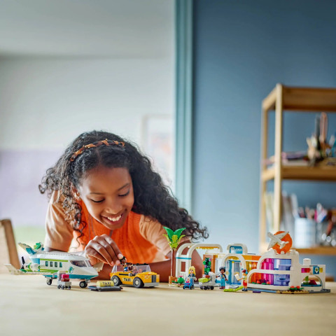 LEGO Friends 42656 Samolot i lotnisko w mieście Heartlake - Galeria zdjęcie 10
