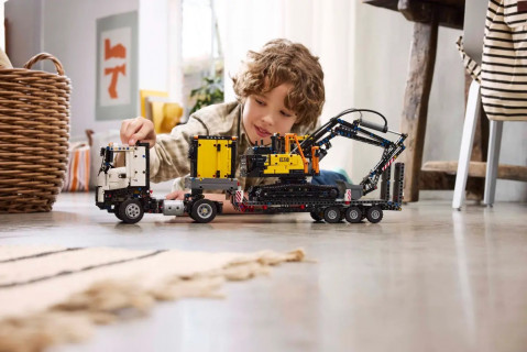 LEGO Technic 42175 Ciężarówka Volvo FMX i koparka EC230 Electric - Galeria zdjęcie 9