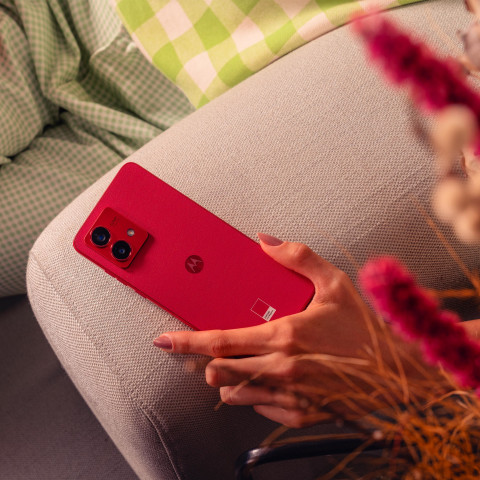 Smartfon Motorola Moto G84 5G 8/256 Viva Magenta - Galeria zdjęcie 11