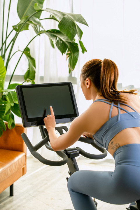 Rower stacjonarny, magnetyczny OVICX Q200X z ekranem dotykowym 15,6" TFT, WIFI bluetooth&app - Galeria zdjęcie 27