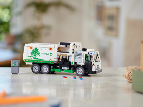 LEGO TECHNIC 42167 Śmieciarka Mack® LR Electric - Galeria zdjęcie 10
