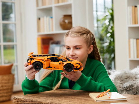 LEGO 42196 Technic - Lamborghini Huracán Tecnica - Galeria zdjęcie 8