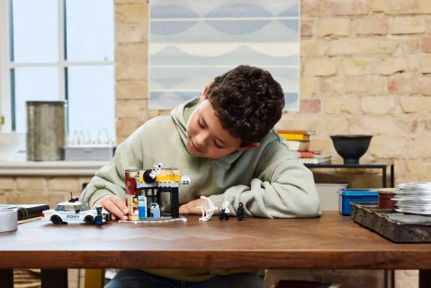 LEGO MARVEL SUPER HEROES 76311 Miles Morales kontra Spot - Galeria zdjęcie 9