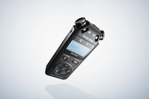 Tascam DR-05X - Przenośny rejestrator cyfrowy z interfejsem USB, zapis na karcie pamięci microSD - Galeria zdjęcie 3