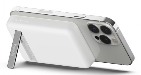 Powerbank bezprzewodowy Belkin BoostCharge Magnetic Wireless Power Bank 5K + Stand MagSafe Compatible 5000mAh 7,5W White - Galeria zdjęcie 3