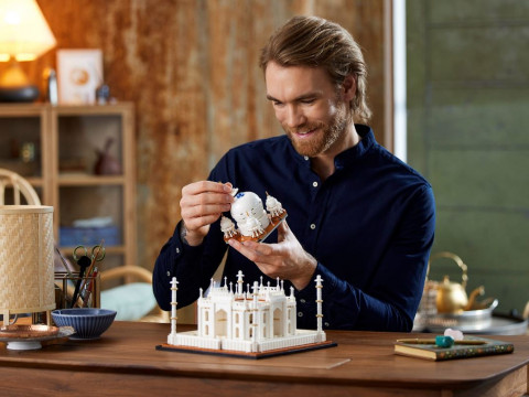 LEGO ARCHITECTURE 21056-09.jpg