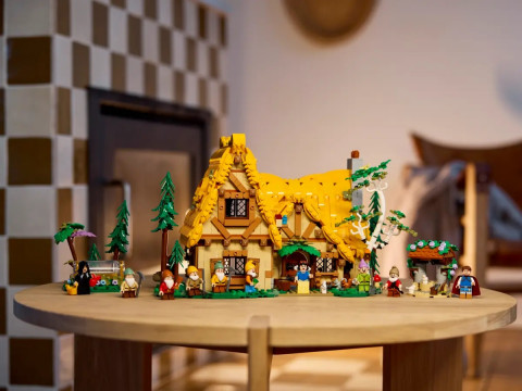 LEGO 43242 Disney Chatka Królewny Śnieżki i siedmiu krasnoludków - Galeria zdjęcie 11