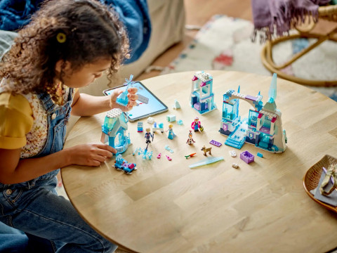 LEGO Disney 43244 Lodowy pałac Elzy - Galeria zdjęcie 8