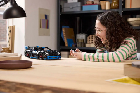 LEGO Technic 42176 Samochód wyścigowy Porsche GT4 e-Performance - Galeria zdjęcie 8