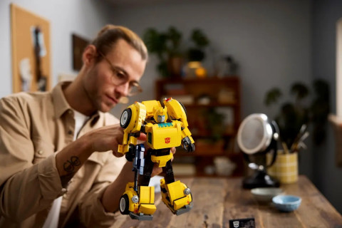 LEGO 10338 ICONS Bumblebee - Galeria zdjęcie 10