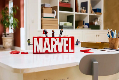 LEGO MARVEL SUPER HEROES 76313 Logo MARVEL z minifigurkami - Galeria zdjęcie 10