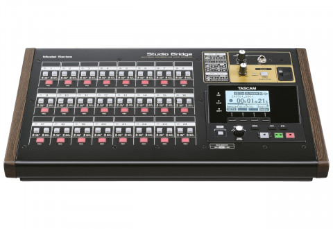 Tascam Studio Bridge - 24-ścieżkowy rejestrator dźwięku / interfejs audio/MIDI - Galeria zdjęcie 2