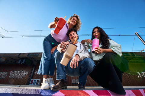 Kubek termiczny z teleskopową słomką Kambukka Rio Tumbler 950ml Pink Papaya - Galeria zdjęcie 19