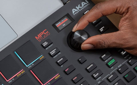 AKAI MPC STUDIO - Kontroler z oprogramowaniem tworzący kompletną stację roboczą typu MPC - Galeria zdjęcie 4