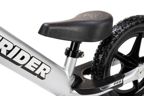 strider-rowerek-biegowy-12-quot-pro-silver 7.jpg