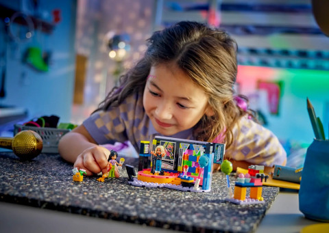 LEGO Friends 42610 Impreza z karaoke - Galeria zdjęcie 10