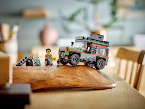 LEGO CITY 60447 Górska ciężarówka terenowa 4x4 - Galeria zdjęcie 11