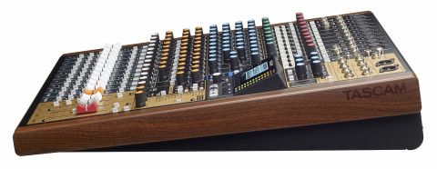 Tascam Model 16 - 14-kanałowy mikser analogowy z 16-ścieżkowym, cyfrowym rejestratorem - Galeria zdjęcie 9