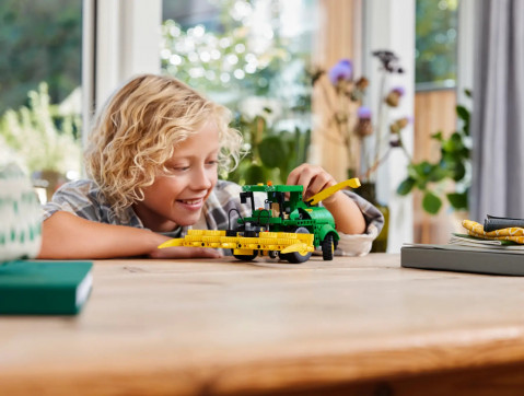 LEGO TECHNIC 42168 John Deere 9700 Forage Harvester - Galeria zdjęcie 7