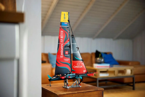 LEGO TECHNIC 42174 Emirates Team New Zealand AC75 Yacht - Galeria zdjęcie 13