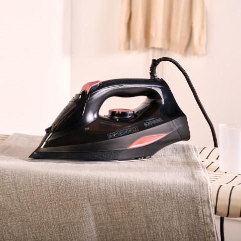 Żelazko parowe Black+Decker BXIR3000E - Galeria zdjęcie 5