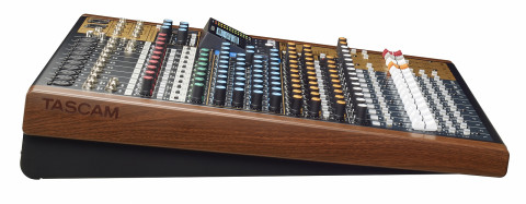 Tascam Model 16 - 14-kanałowy mikser analogowy z 16-ścieżkowym, cyfrowym rejestratorem - Galeria zdjęcie 8