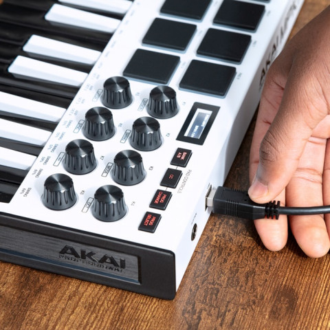 AKAI MPK MINI 3 WHITE - Mini klawiatura sterująca - Galeria zdjęcie 9