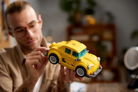 LEGO 10338 ICONS Bumblebee - Galeria zdjęcie 12