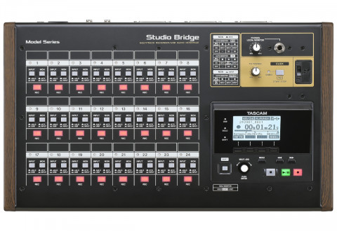 Tascam Studio Bridge - 24-ścieżkowy rejestrator dźwięku / interfejs audio/MIDI - Galeria zdjęcie 1