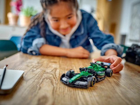 LEGO Speed Champions 77245 Aston Martin Aramco AMR24 - Galeria zdjęcie 8