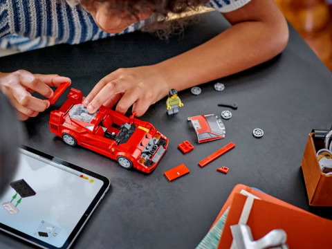 LEGO Speed Champions 76934 Supersamochód Ferrari F40 - Galeria zdjęcie 9