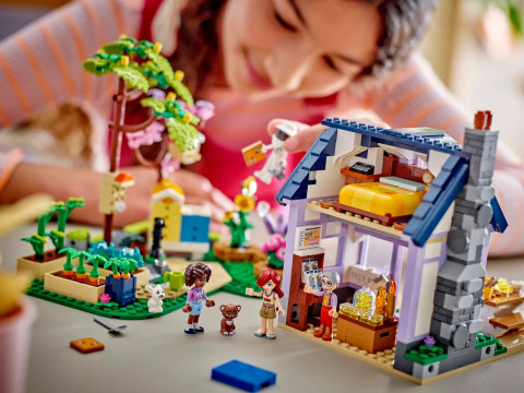 LEGO FRIENDS 42669 Dom pszczelarzy i kwiatowy ogród - Galeria zdjęcie 10