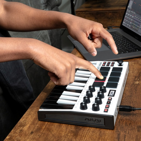 AKAI MPK MINI 3 WHITE - Mini klawiatura sterująca - Galeria zdjęcie 8